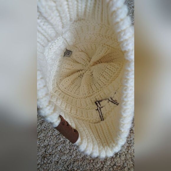 C.C exclusive Knit Cream color Beanie - A - Picture 4 of 11